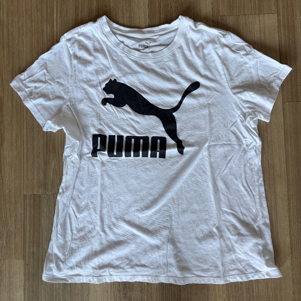 Puma White Graphic Tee – Size XL